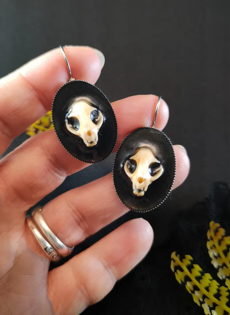 Boucles d'oreilles Crâne Chat ou Démon - Dormeuses Médaillon  — 2