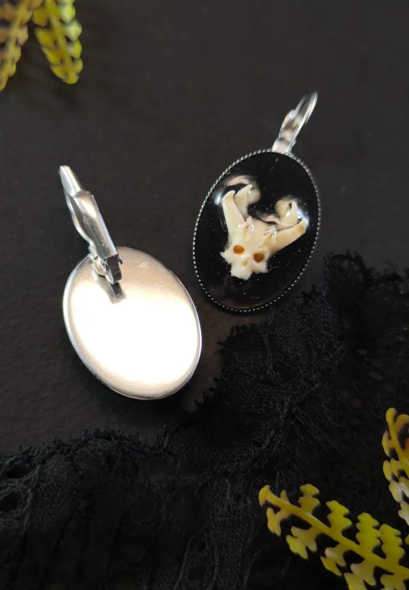 Boucles d'oreilles Crâne Chat ou Démon - Dormeuses Médaillon  — 3