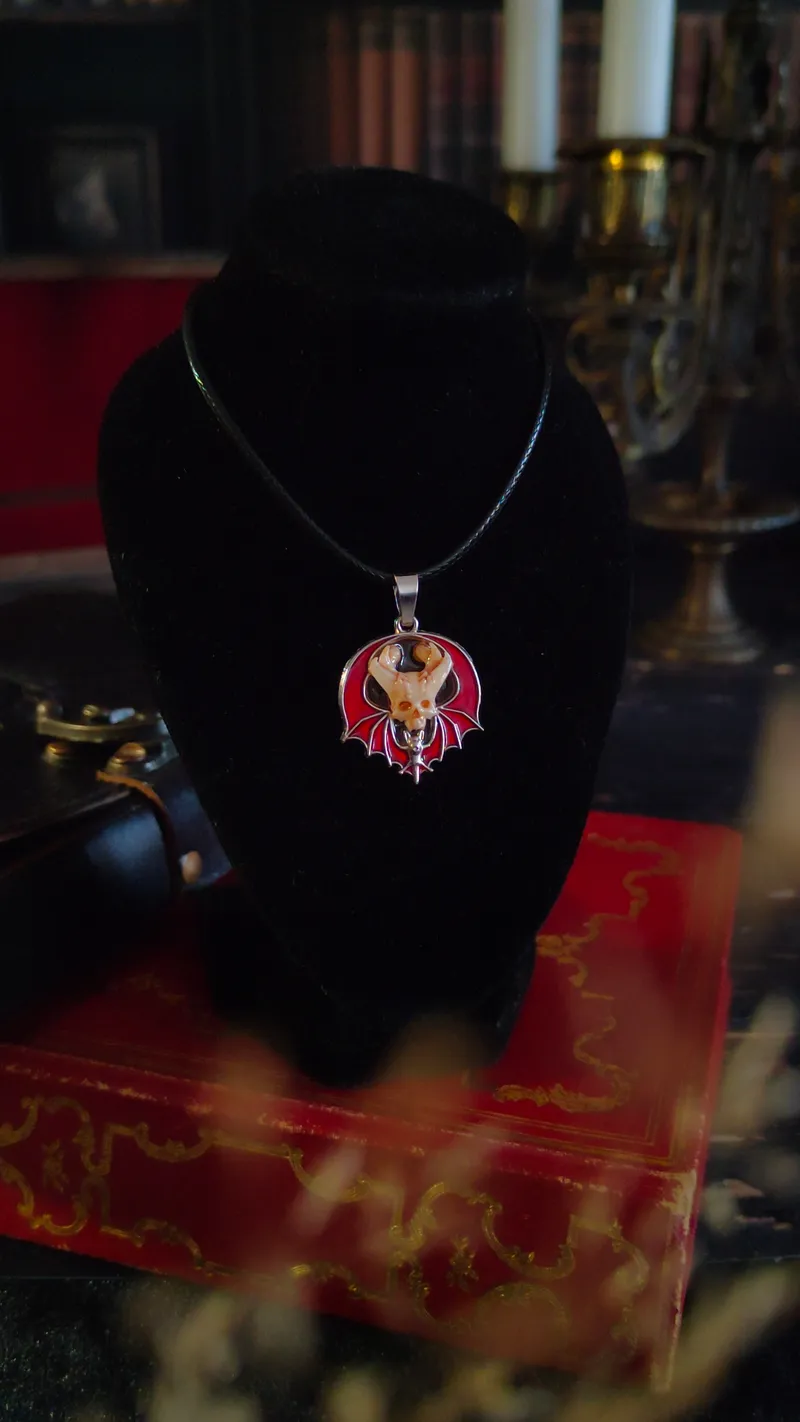 Pendentif Ailes de la nuit (Crâne de Démon, Vampire ou Cœur Anatomique), handmade gothic jewelry