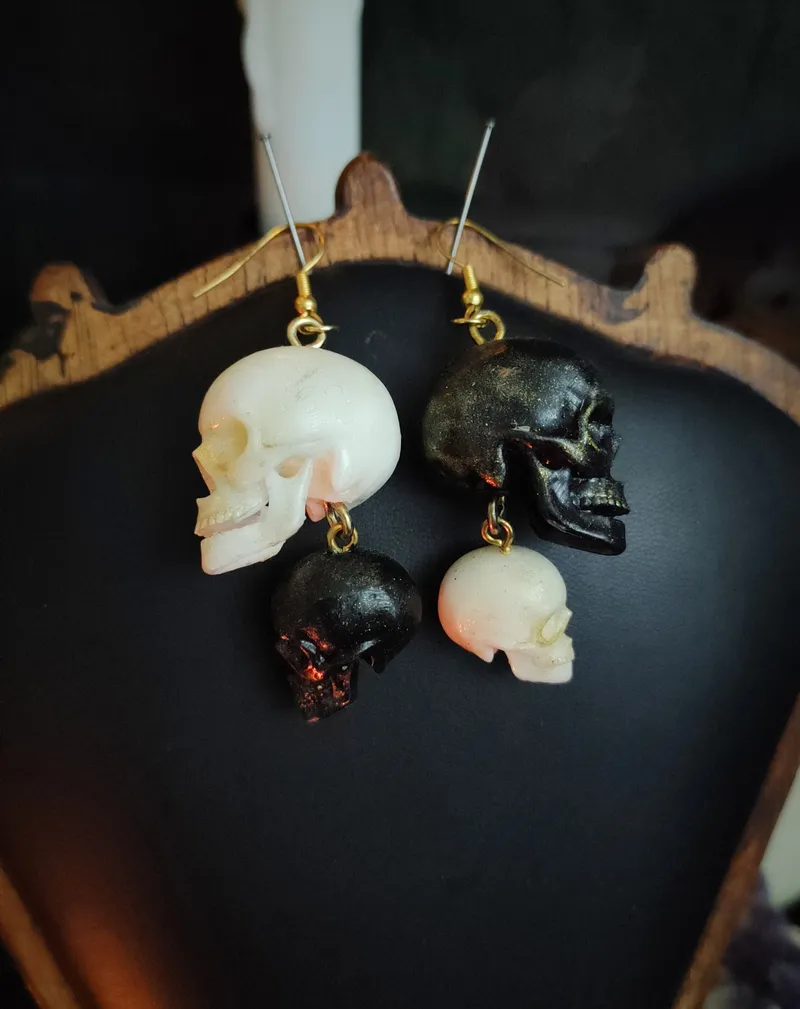 Boucles d'Oreilles Cascade de Crânes Humains — 3
