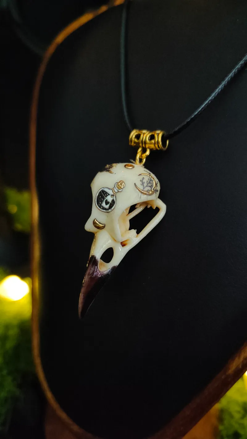 Pendentif Crâne de Corbeau Orné - Le Witchy