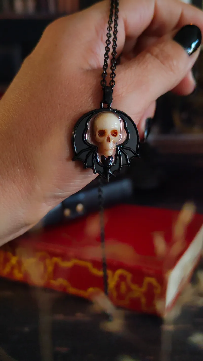 Pendentif Ailes de la nuit (Crâne Humain, Vampire ou Cœur Anatomique), handmade gothic jewelry