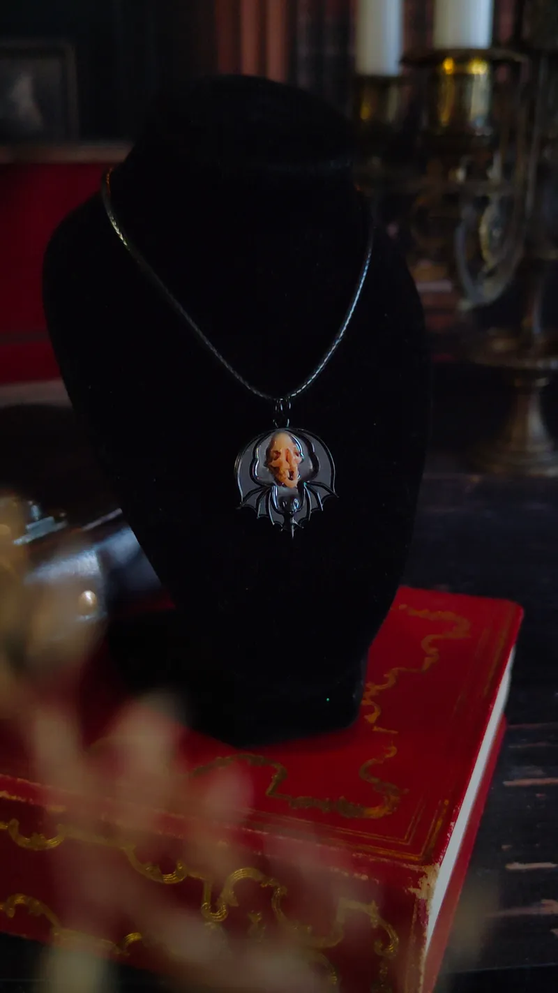 Pendentif Ailes de la nuit (Crâne Humain, Vampire ou Cœur Anatomique), bijou gothique fait main (2)