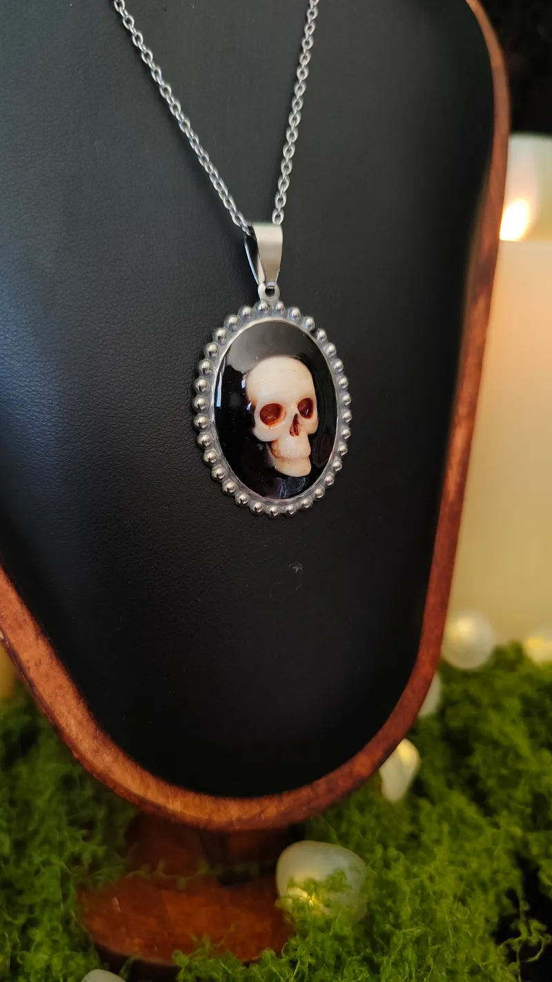 Collier Médaillon Gothique — Pendentif Cabinet de Curiosités — 2