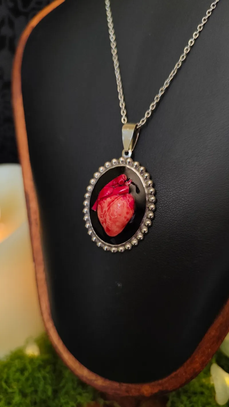 Collier Médaillon Gothique — Pendentif Cabinet de Curiosités