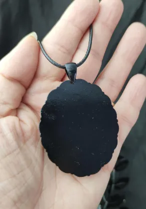 Collier Cabochon Relique Noire - Crâne de Tricératops, handmade gothic jewelry (2)