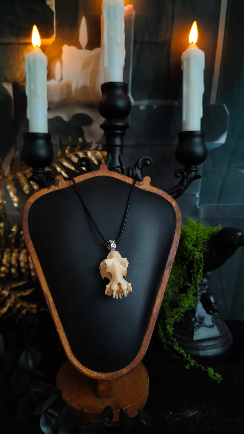 Collier Crâne d'Hippopotame en Résine, bijou gothique fait main (2)