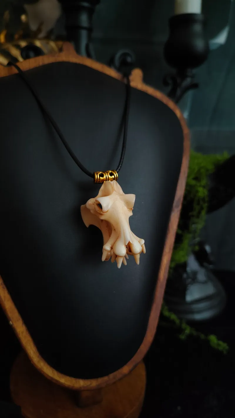 Collier Crâne d'Hippopotame en Résine, bijou gothique fait main