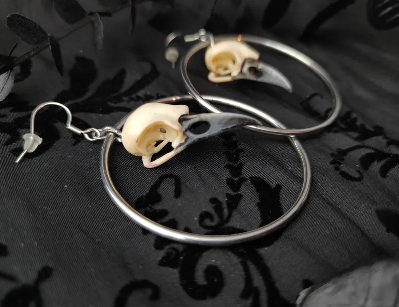 Boucles d'Oreilles Crâne de Corbeau Grands Cercles — 3