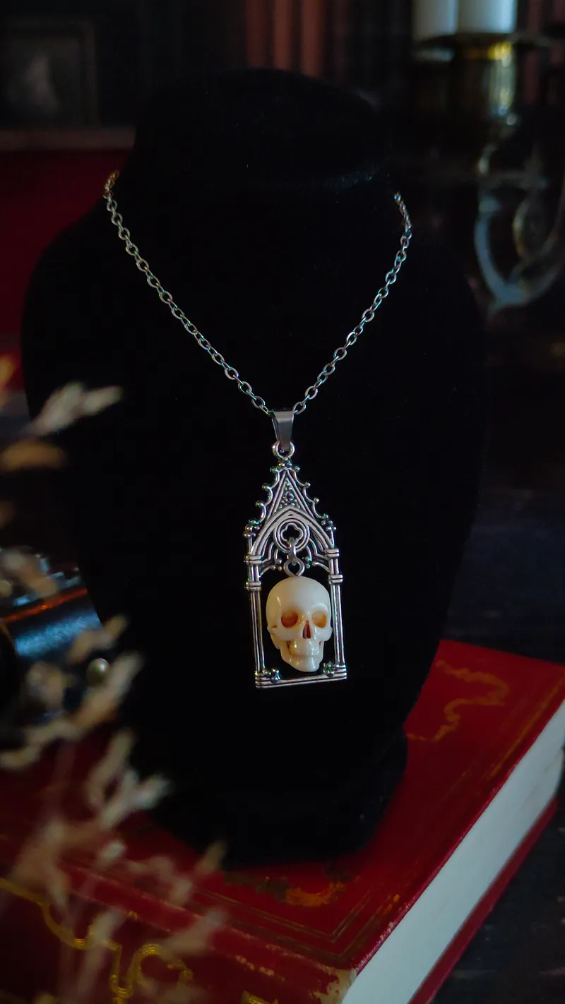 Pendentif Vitrail Gothique & Crâne (Crâne Humain, Chat ou Loup), bijou gothique fait main
