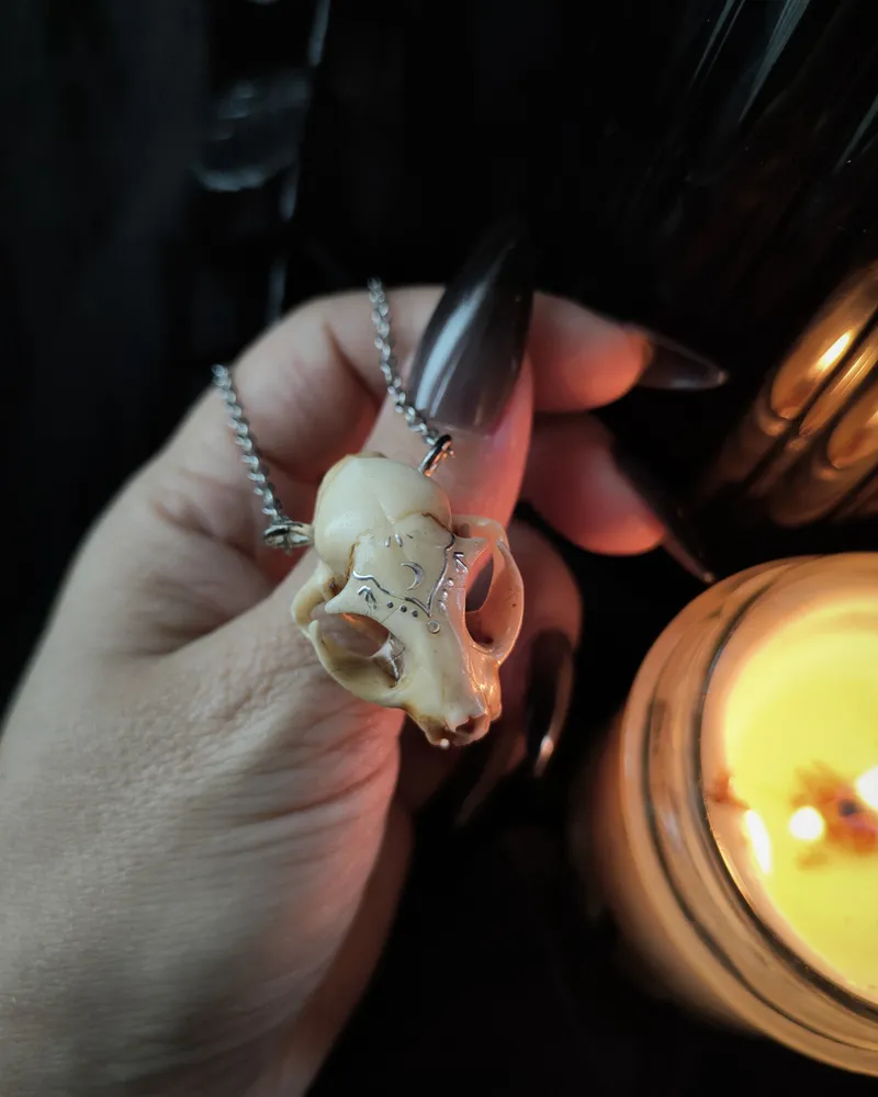 Pendentif Crâne de Chat Orné