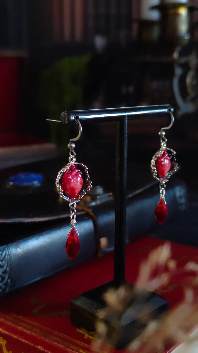 Boucles d'oreilles Mini Médaillon & Goutte Suspendue (Crâne de Loup, Cœur Anatomique ou Crâne de Vampire), bijou gothique fait main (2)
