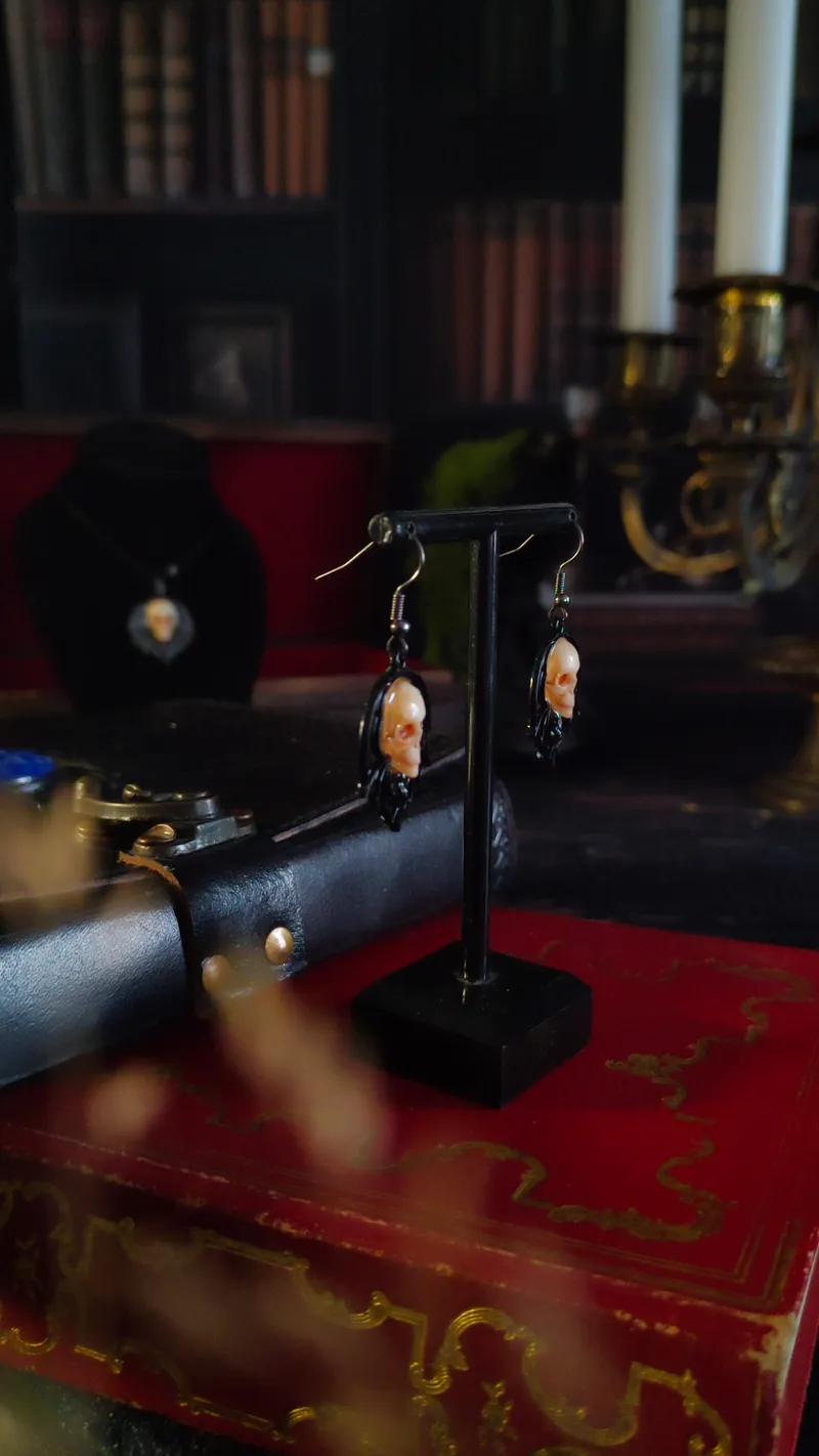 Boucles d'oreille Ailes de la nuit (Crâne Humain ou Crâne de Chauve-souris), bijou gothique fait main (2)