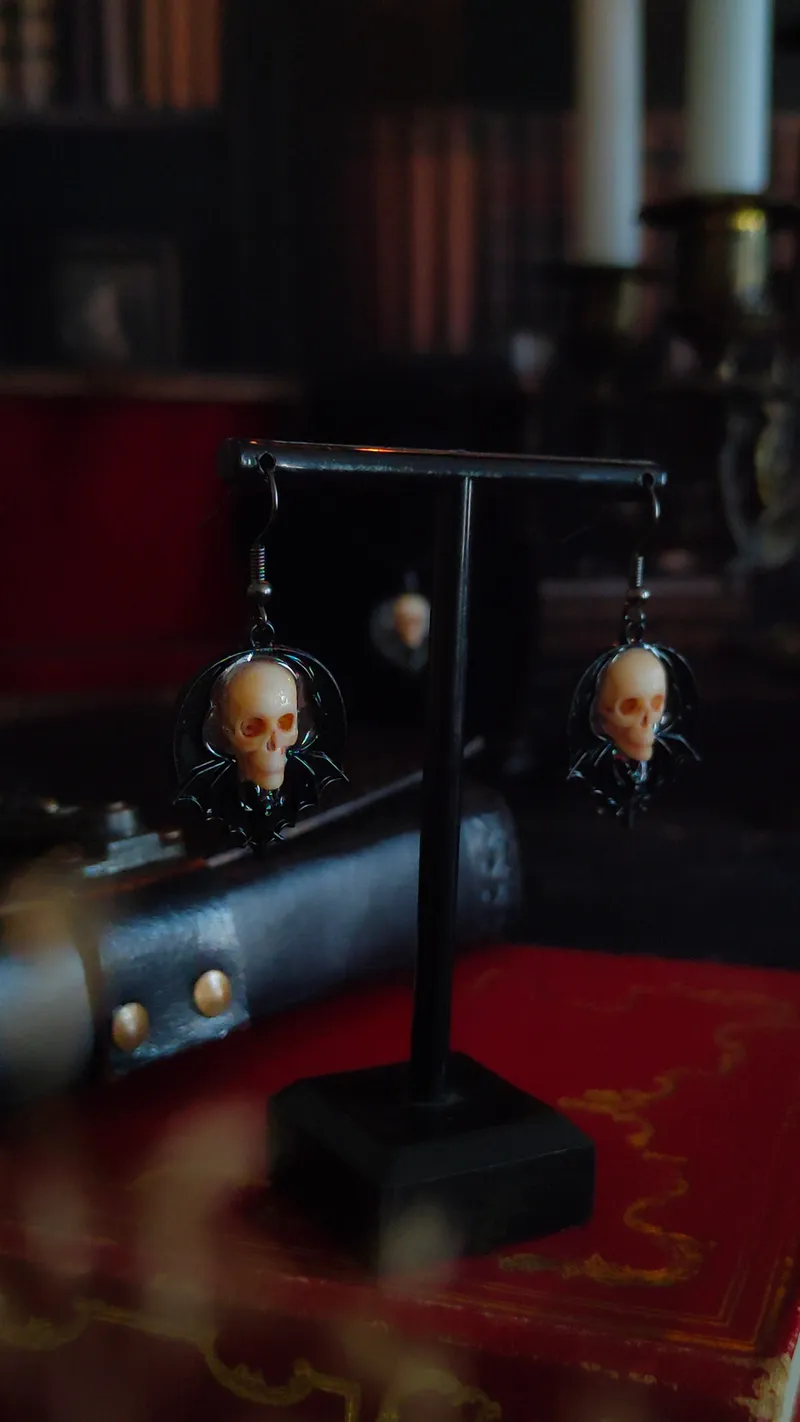 Boucles d'oreille Ailes de la nuit (Crâne Humain ou Crâne de Chauve-souris), bijou gothique fait main