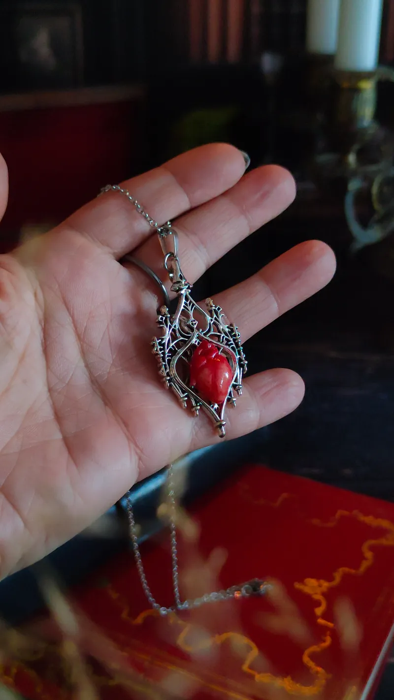 Pendentif Cœur Anatomique & Cathédrale Gothique, bijou gothique fait main