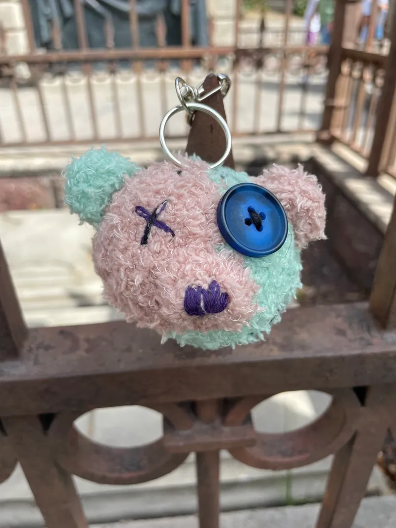 Barnabé, le petit ours oublié 🧸🖤, handmade gothic accessory