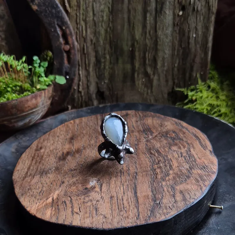Bague pierre de lune, bijou gothique fait main (2)