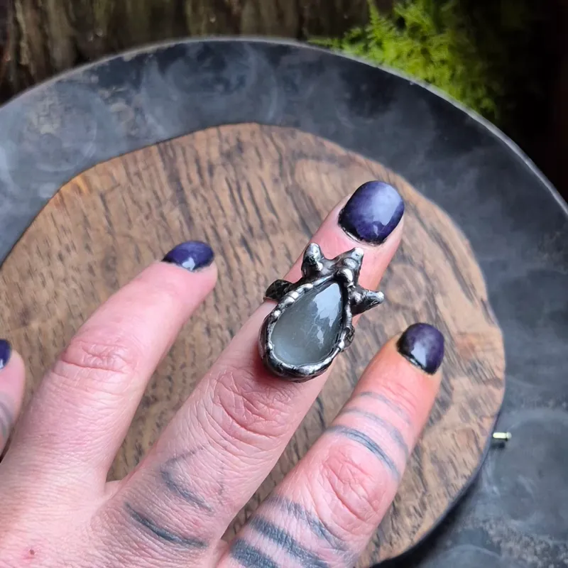 Bague pierre de lune, bijou gothique fait main