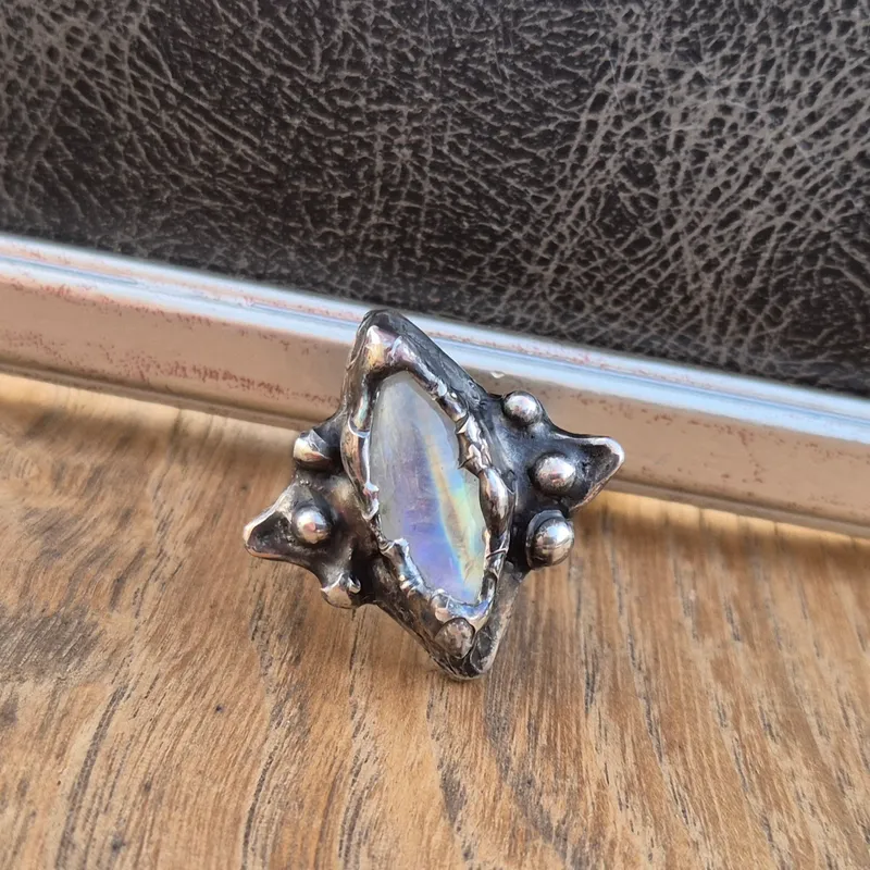 Bague Labradorite blanche, bijou gothique fait main