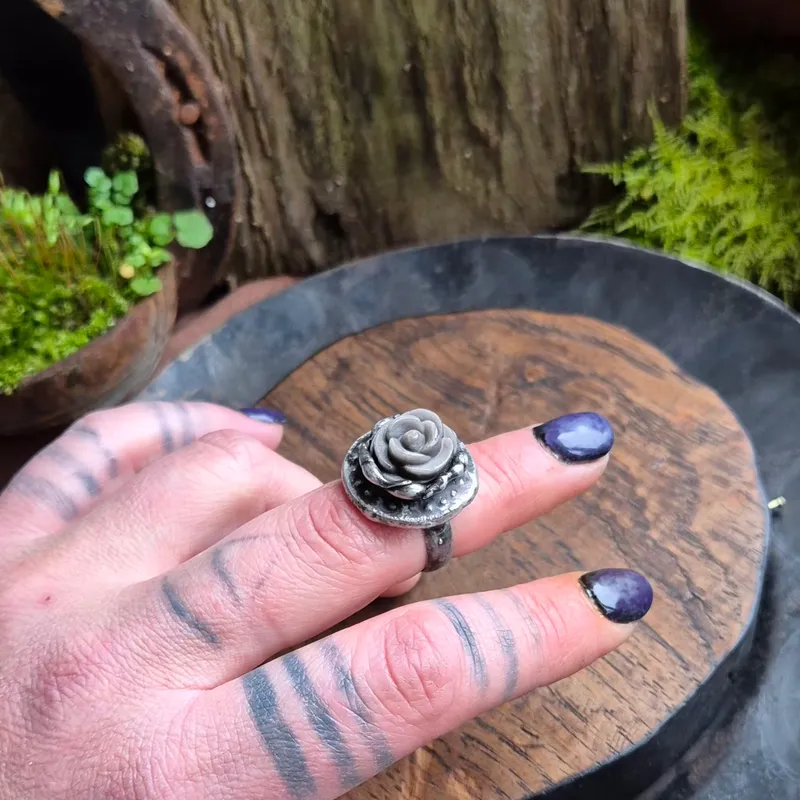 Bague Rose Obsidienne, bijou gothique fait main (3)