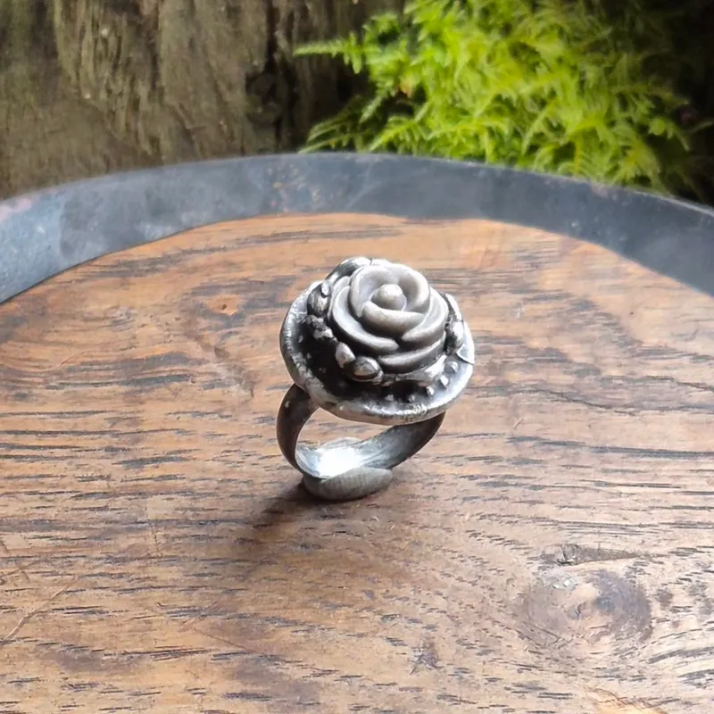 Bague Rose Obsidienne, bijou gothique fait main