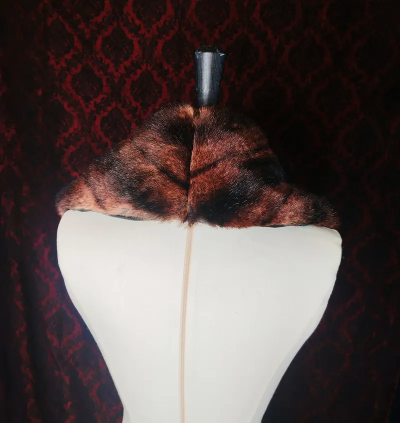 Col "Vampire Desire" Fausse fourrure Rouge et Noire — 3