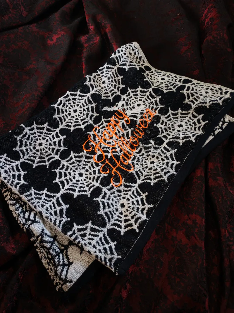 Serviette main "Happy Halloween", accessoire gothique fait main