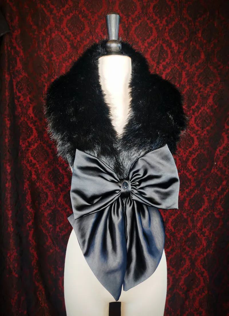 Col "Vampire Desire" Fausse Fourrure Noir