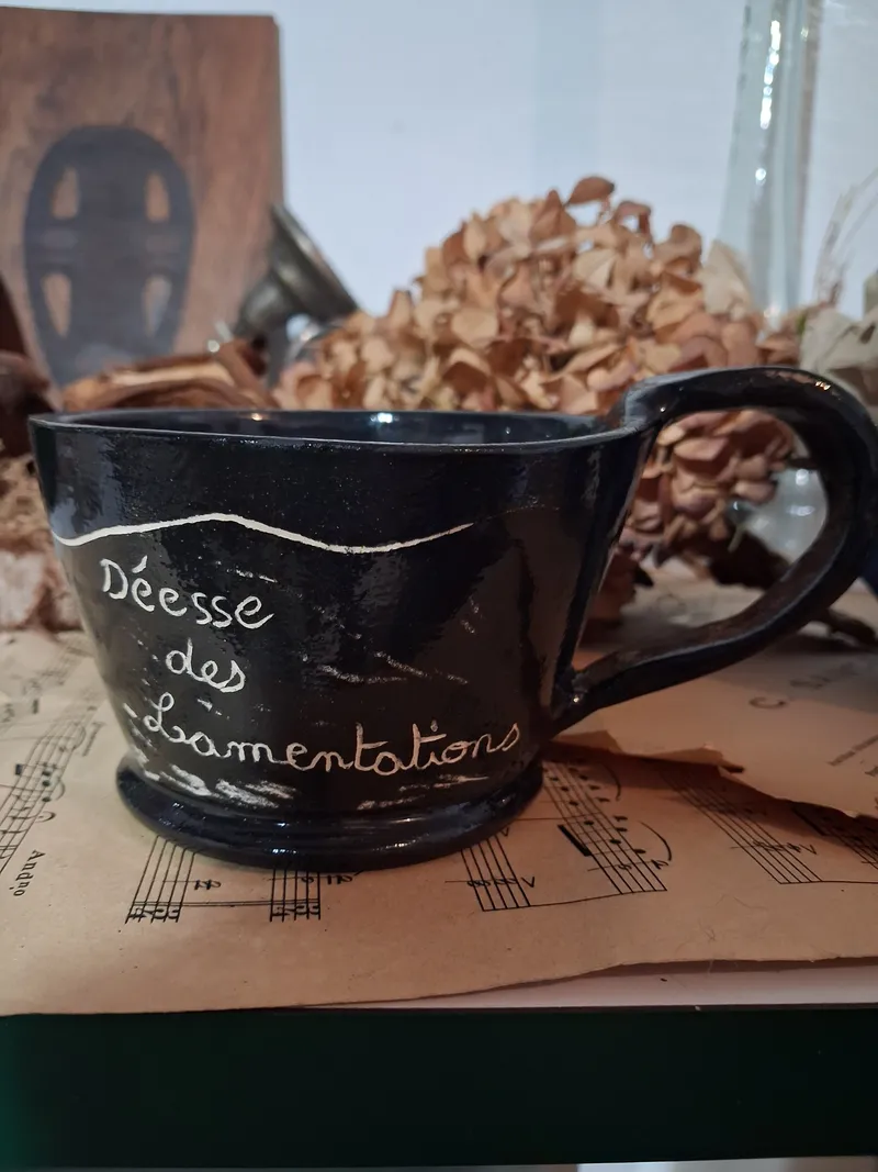 Tasse Nenia, décoration gothique faite main (3)