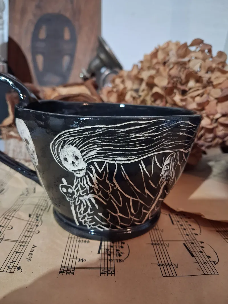Macha, la glaneuse des chants de bataille, décoration gothique faite main (2)