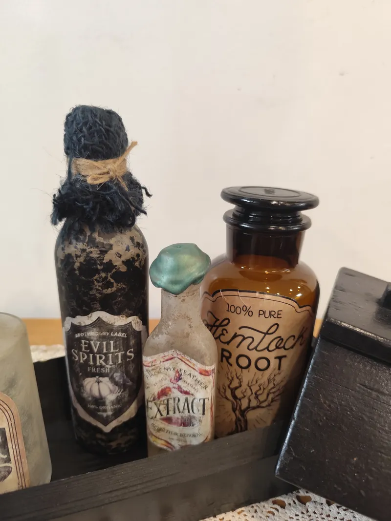 Bouteilles décoratives – Esprit cabinet de curiosités gothique, décoration gothique faite main (3)