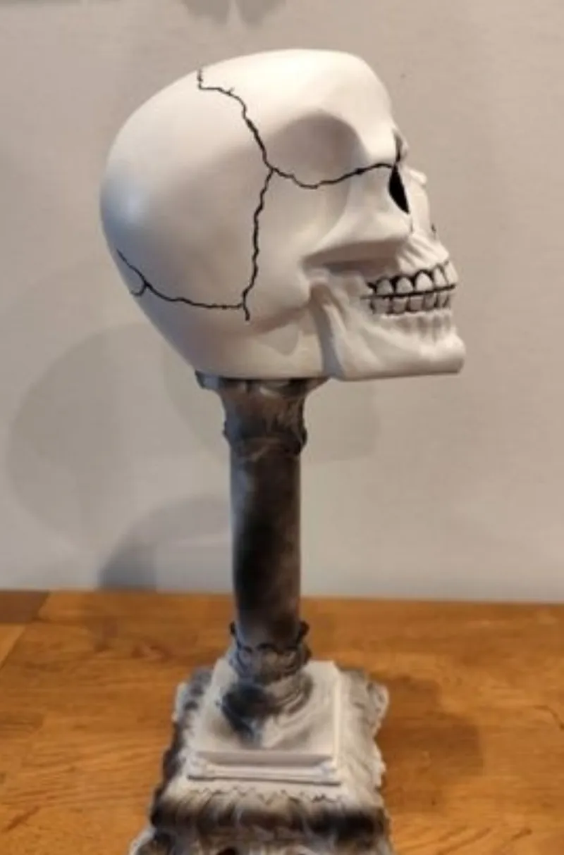 Crâne sous voilette mortuaire – bougeoir gothique, décoration gothique faite main (3)