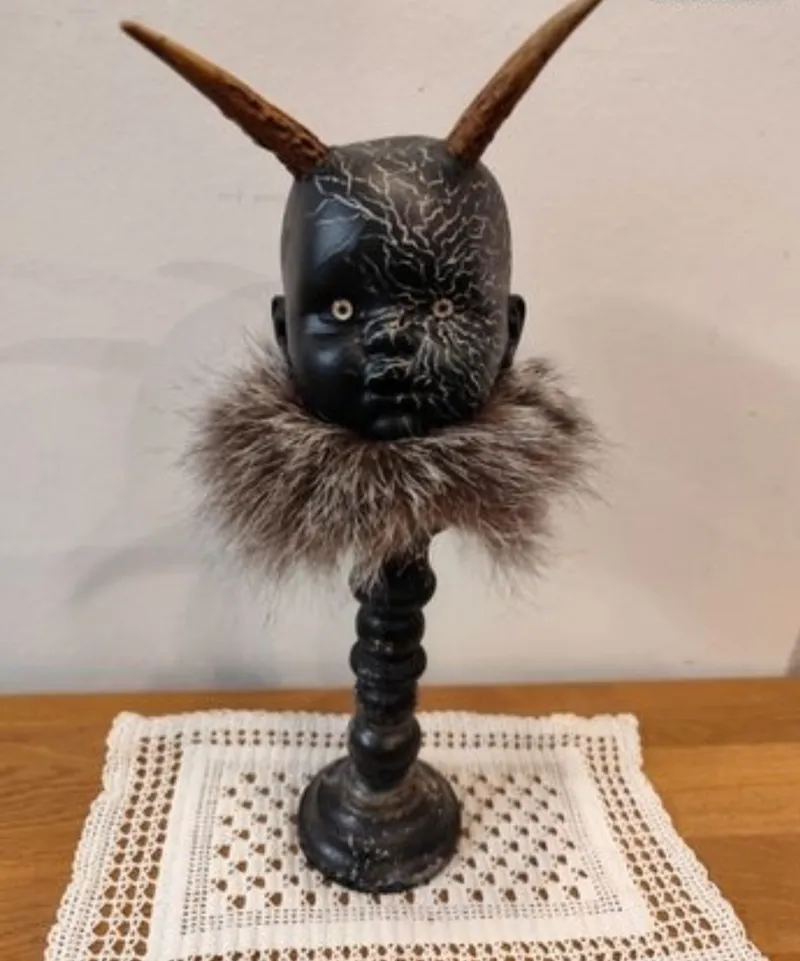 Tête de poupon customisée – Pièce unique