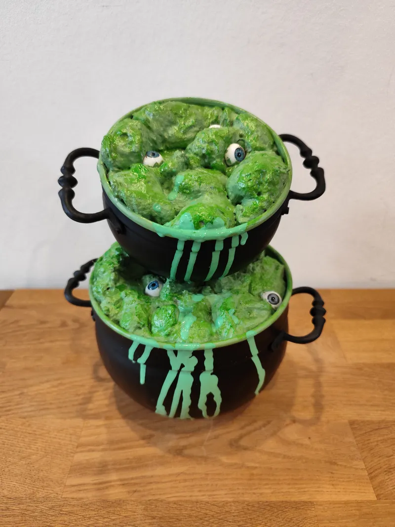 "j'ai encore l'oeil" chaudrons de sorcières, décoration gothique faite main
