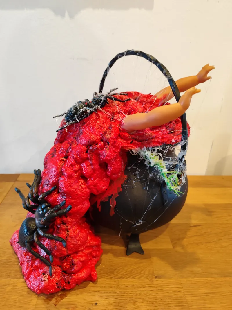 "ici on aime pas les enfants !" Chaudron punitif Halloween, décoration gothique faite main (3)