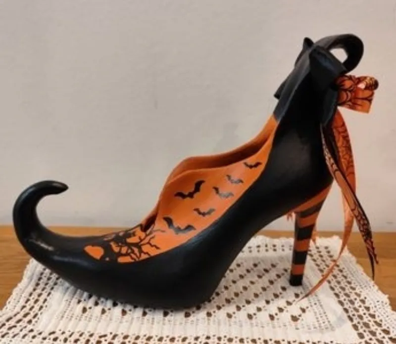 Chaussure de sorcière gothique halloween, décoration gothique faite main