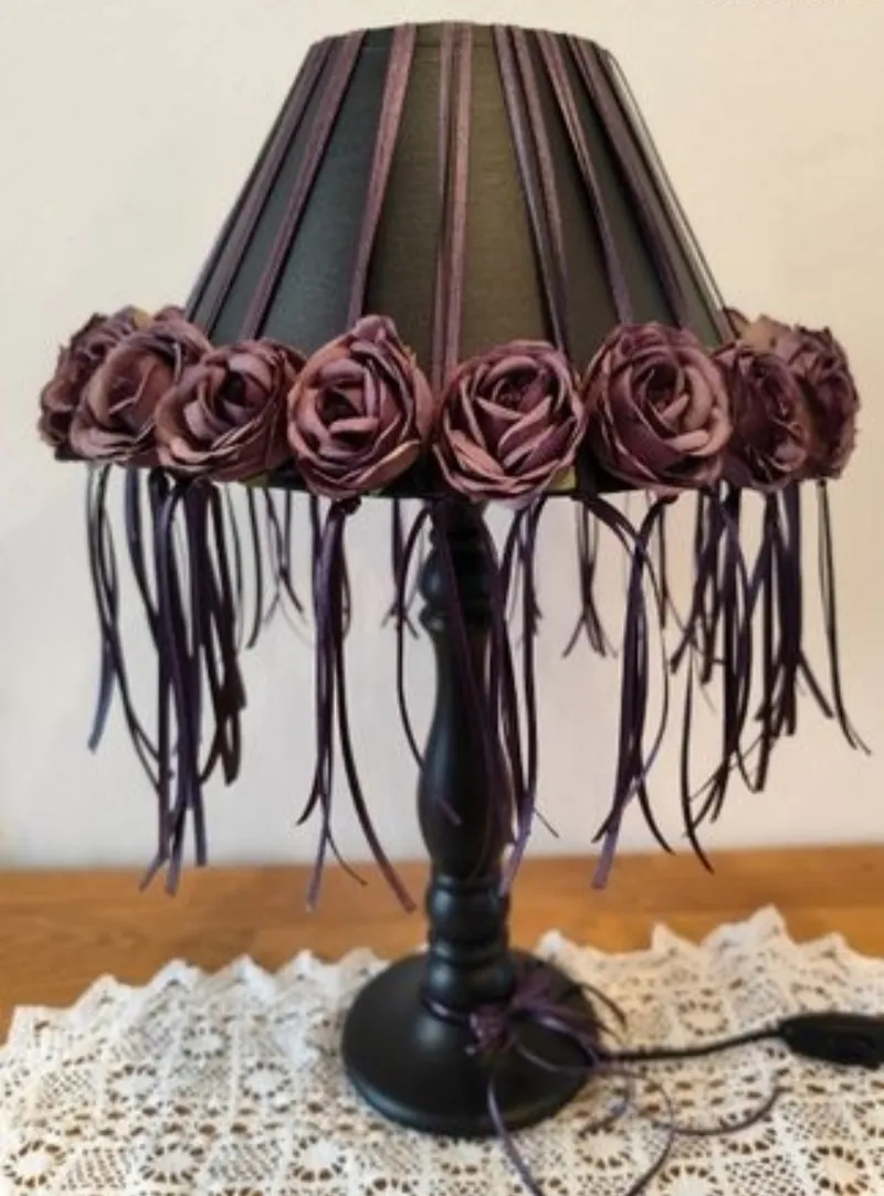 lot de 2 lampes de chevet en bois – roses et rubans satin, handmade gothic home decor (3)