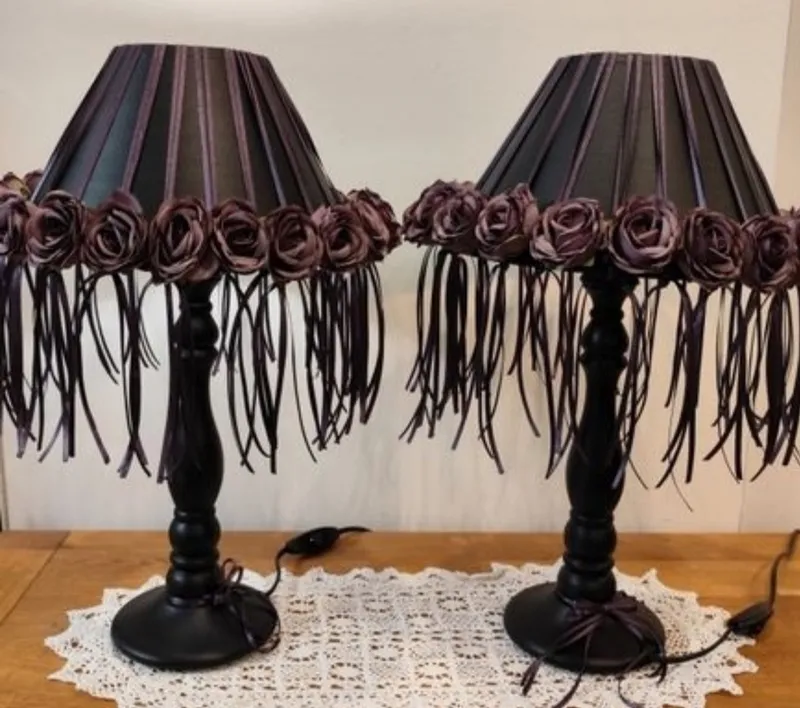 lot de 2 lampes de chevet en bois – roses et rubans satin, handmade gothic home decor