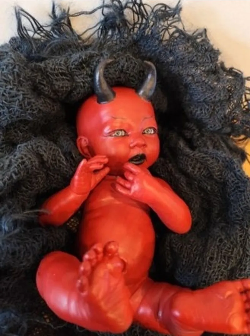 Déco Gothique diablotin fille à Petit diablotin fille — Pièce artisanale unique, décoration gothique faite main