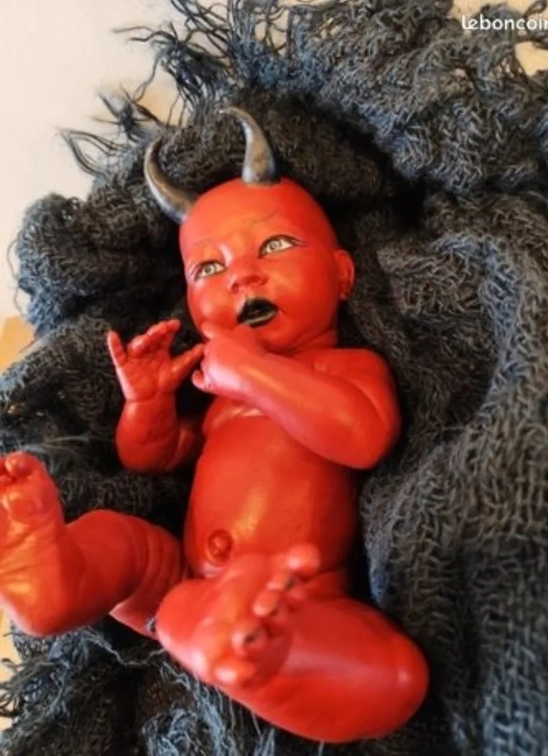 Déco Gothique diablotin fille à Petit diablotin fille — Pièce artisanale unique, décoration gothique faite main (3)