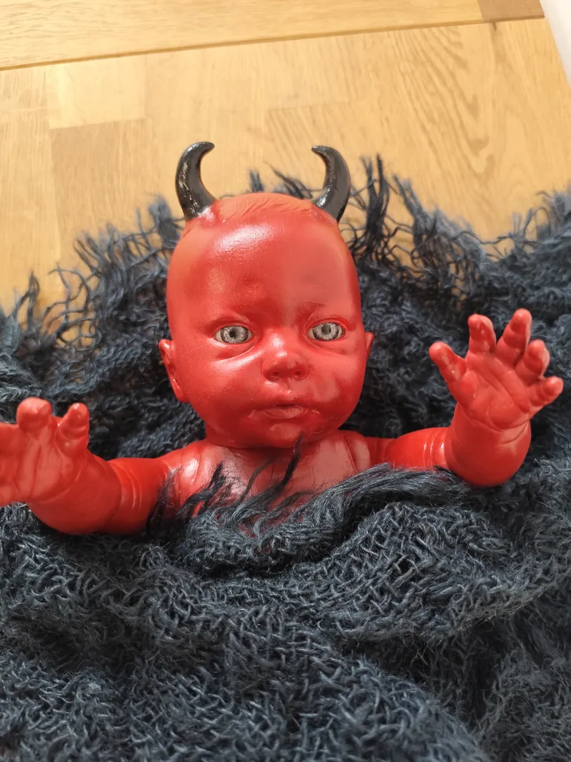 Bébé Démon Gothique – Poupée Diabolique Creepy – Décoration Dark Art – Cabinet de Curiosités – Sculpture Gothique Unique, décoration gothique faite main (2)