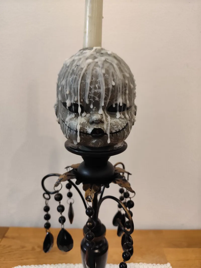 Bougeoir gothique – Tête de poupée – Pièce artisanale unique, décoration gothique faite main (2)