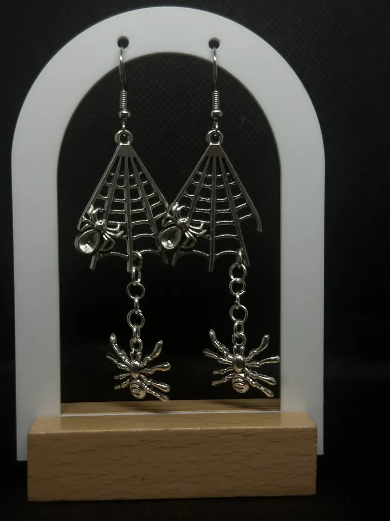 SPIDERWEB - Ornement d’oreilles, bijou gothique fait main