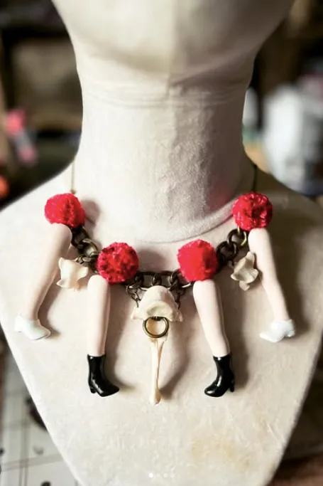 Collier jambes et vertebres