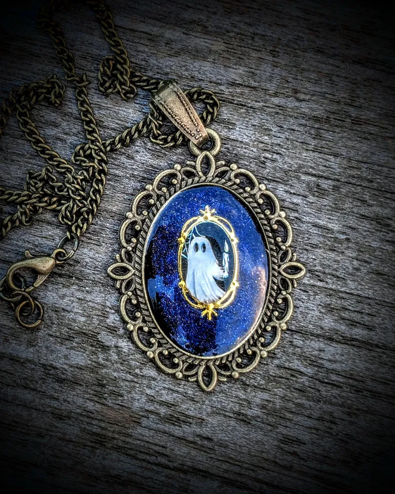 Collier bronze fantôme, bijou gothique fait main