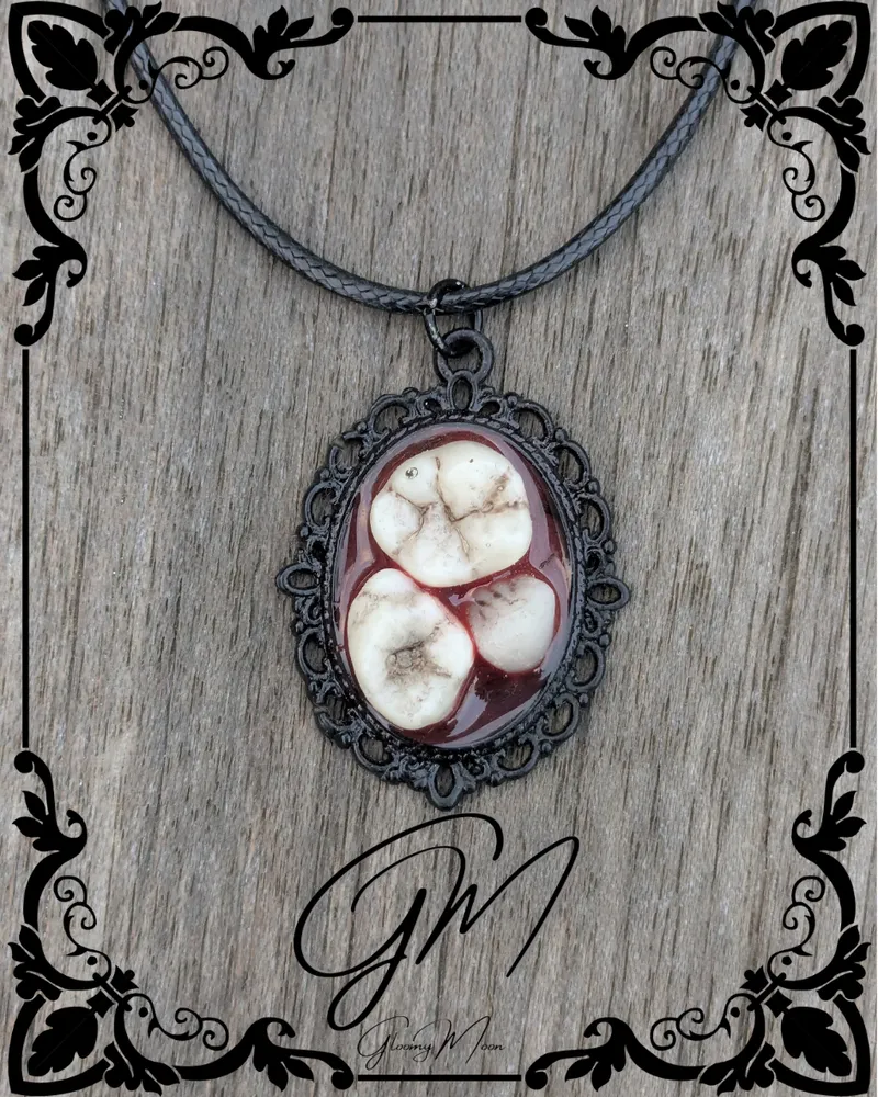 Collier "Dentelle d'ivoire Nocturne", bijou gothique fait main (3)